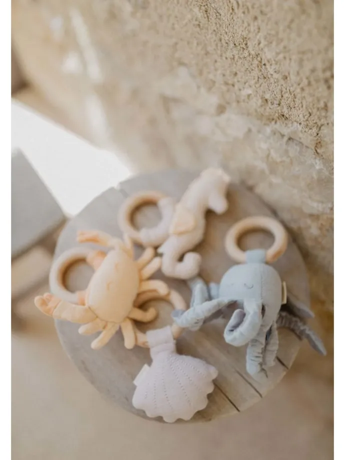 Baby Rassel mit Holzring 'seashell' in rosa