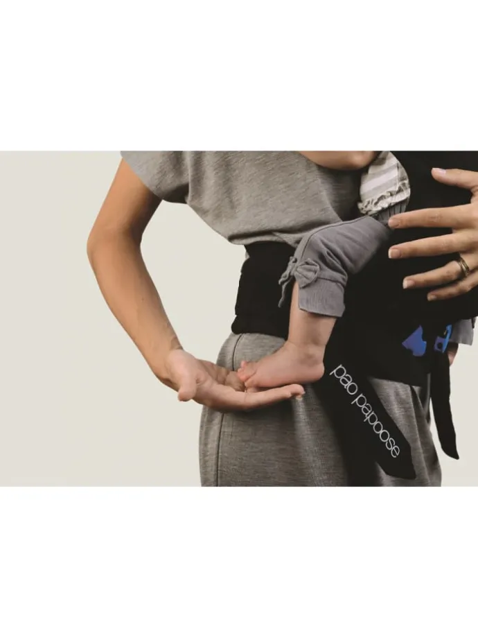Babytrage "Pao Papoose" in Schwarz