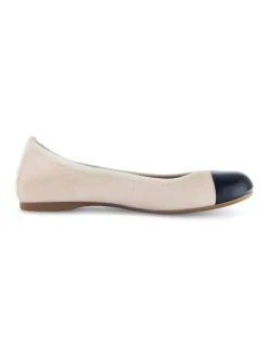 Ballerinas in Beige