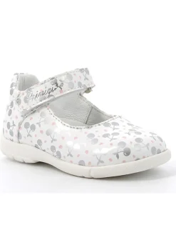 Ballerinas in Weiß