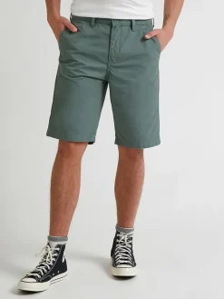 Bermudas in Grün