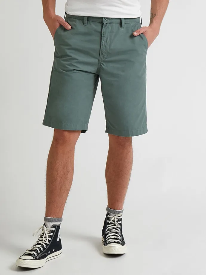 Bermudas in Grün
