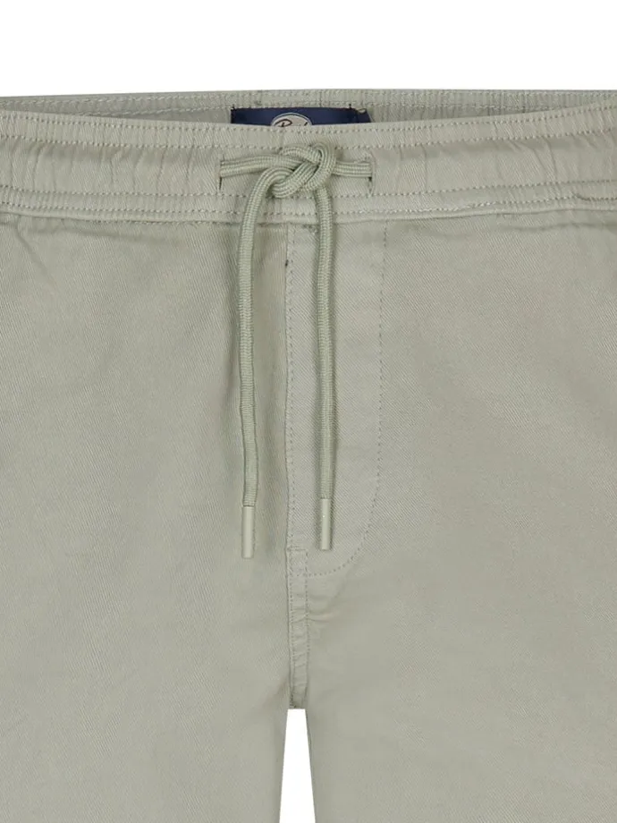 Bermudas in Hellgrün