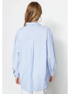 Bluse in Hellblau/ Weiß
