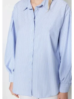 Bluse in Hellblau/ Weiß