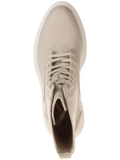 Boots in Beige