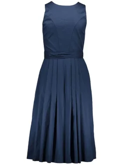 Dirndl in Dunkelblau