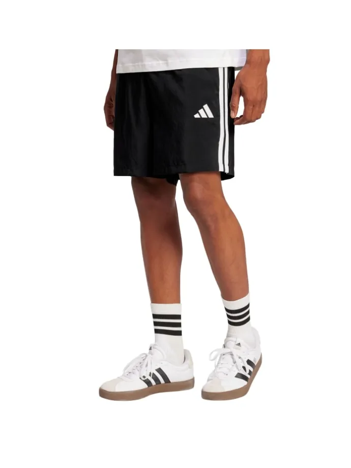 Essentials 3-Streifen Chelsea Shorts in Schwarz