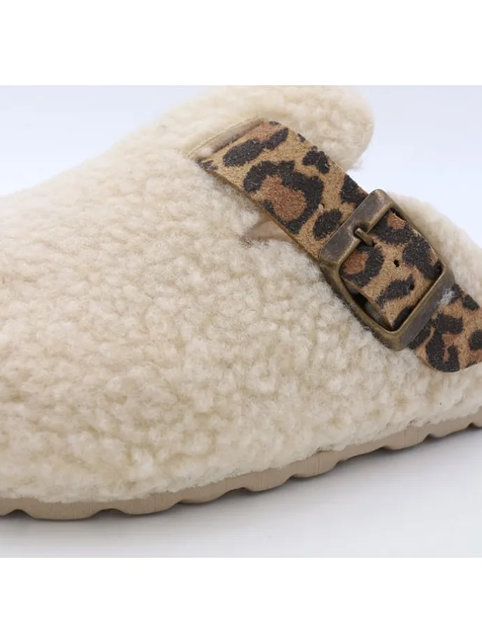 Hausschuhe in Beige