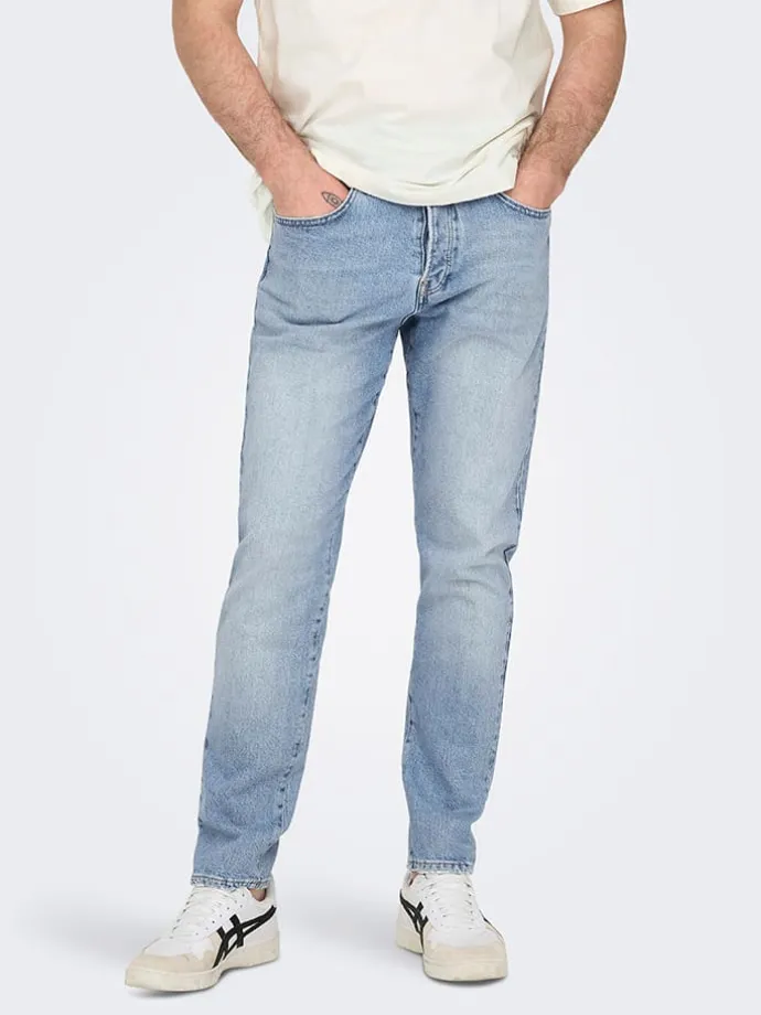Jeans - Tappered fit - in Hellblau