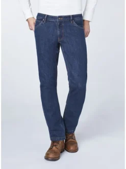 Jeans in klassischer Waschung in Blau