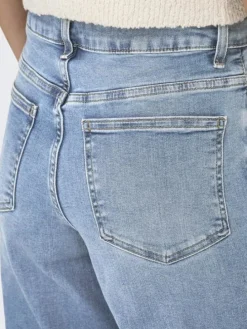Jeans in Light Blue Denim