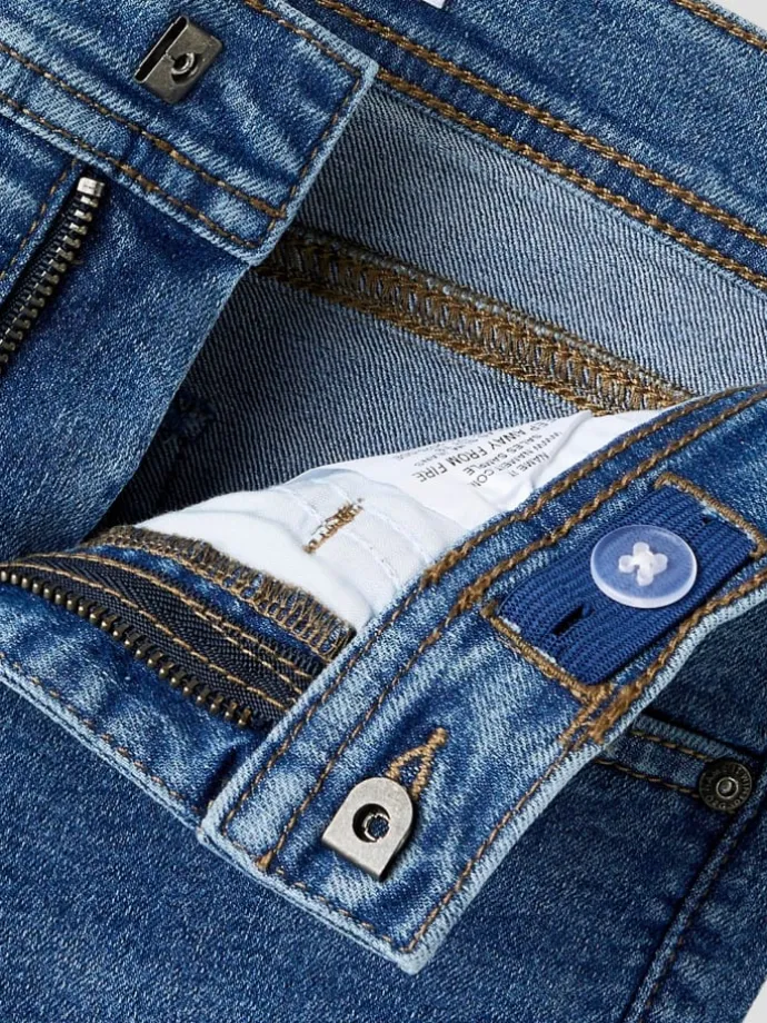 Jeans in Medium Blue Denim