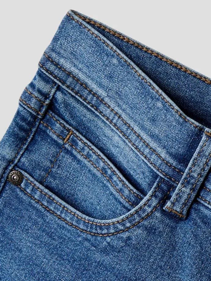 Jeans in Medium Blue Denim