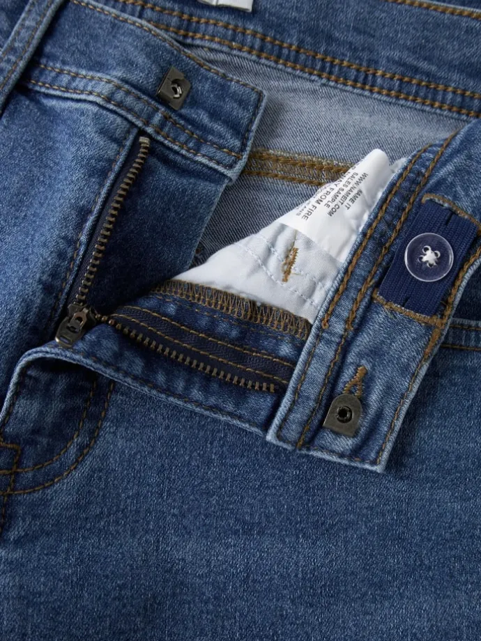 Jeans in Medium Blue Denim