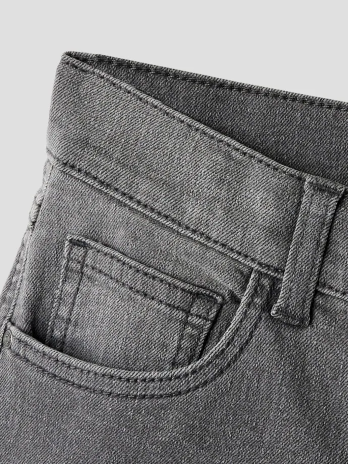 Jeans in Medium Grey Denim