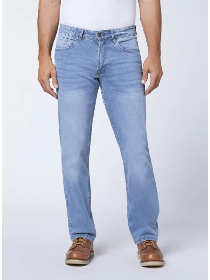 Jeans mit dezenter Waschung in Blau
