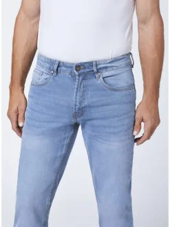 Jeans mit dezenter Waschung in Blau