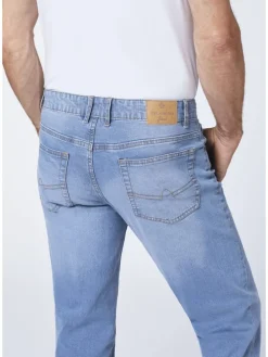 Jeans mit dezenter Waschung in Blau