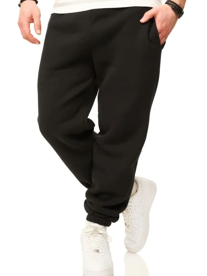 Jogginghose - im Straight-Fit als Lange Trainingshose Sweatpants in Schwarz