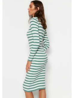 Kleid in Mint/ Weiß