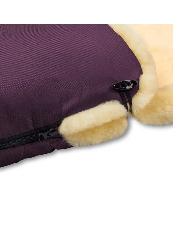 Lammfell-Fußsack "Putzi" in Lila - (L)90 x (B)34