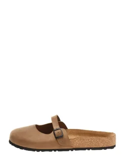 Leder-Clogs in Sand