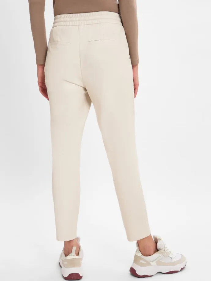 Lederhose in sand