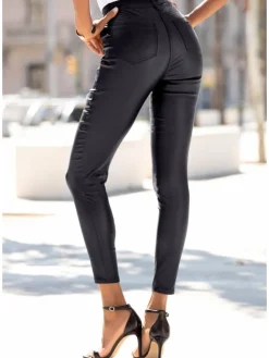 Lederimitathose in schwarz