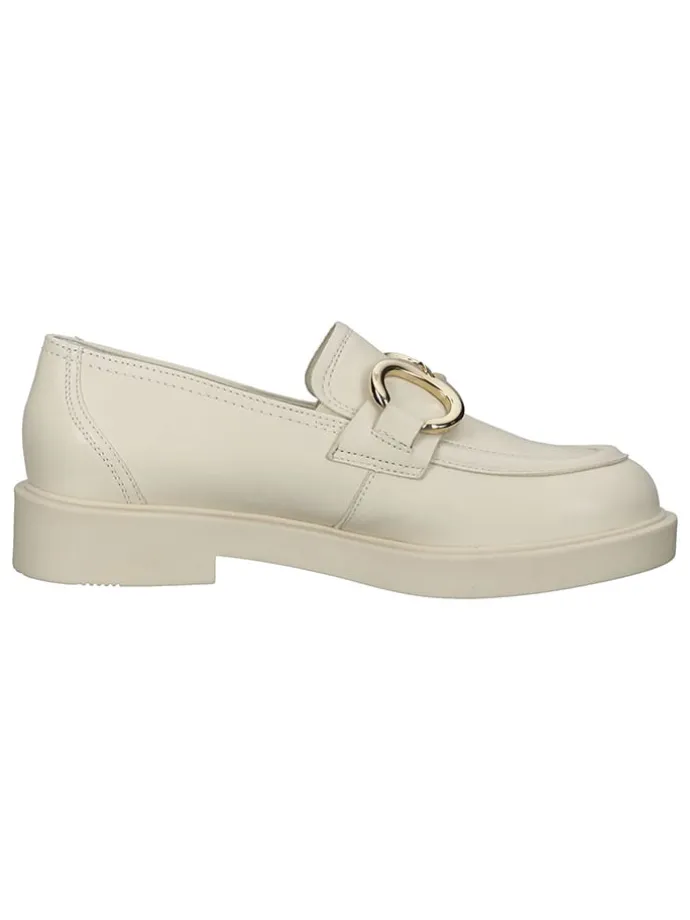 Leder-Mokassins in Creme