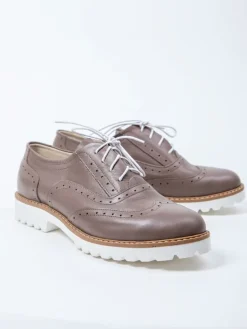 Leder-Schnürschuhe in Taupe