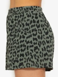 Musselin Shorts mit Leo-Print in Khaki