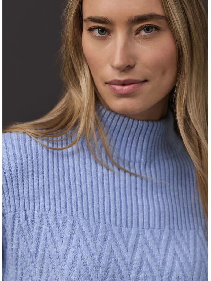 Pullover in Hellblau