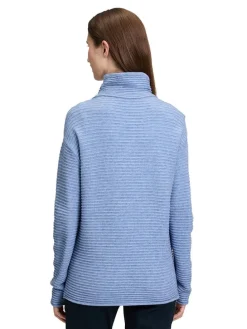 Pullover in Hellblau
