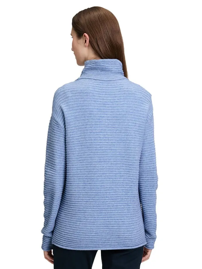 Pullover in Hellblau