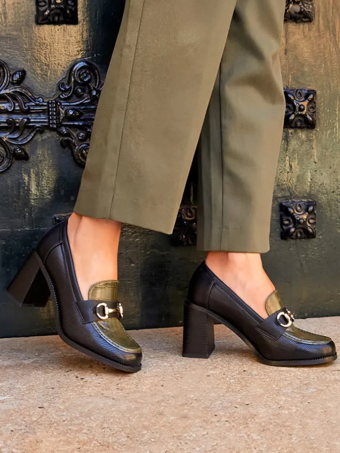 Pumps in Khaki