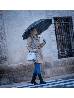 Regenschirm mit umgekehrter Faltung und mit LED