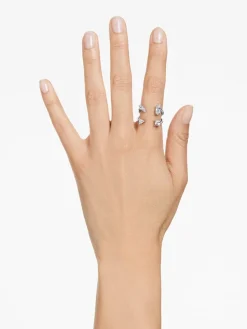 Ring mit Edelsteinen