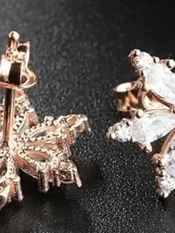 Rosévergold. Ohrstecker mit Edelsteinen