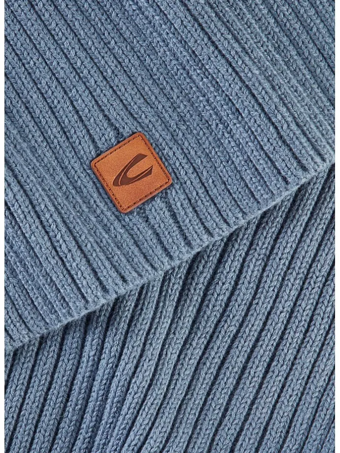 Schal in Hellblau