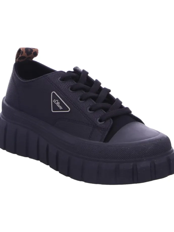 Schnürhalbschuh in schwarz