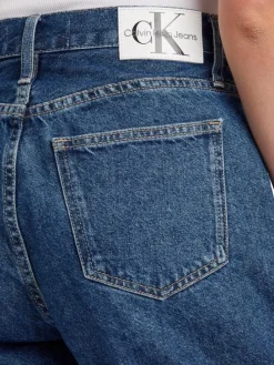 Short in dark blue