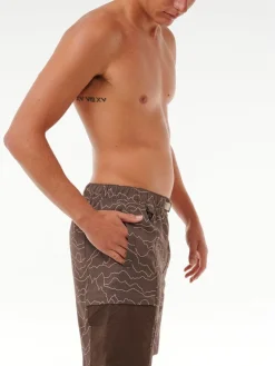 Shorts in Braun