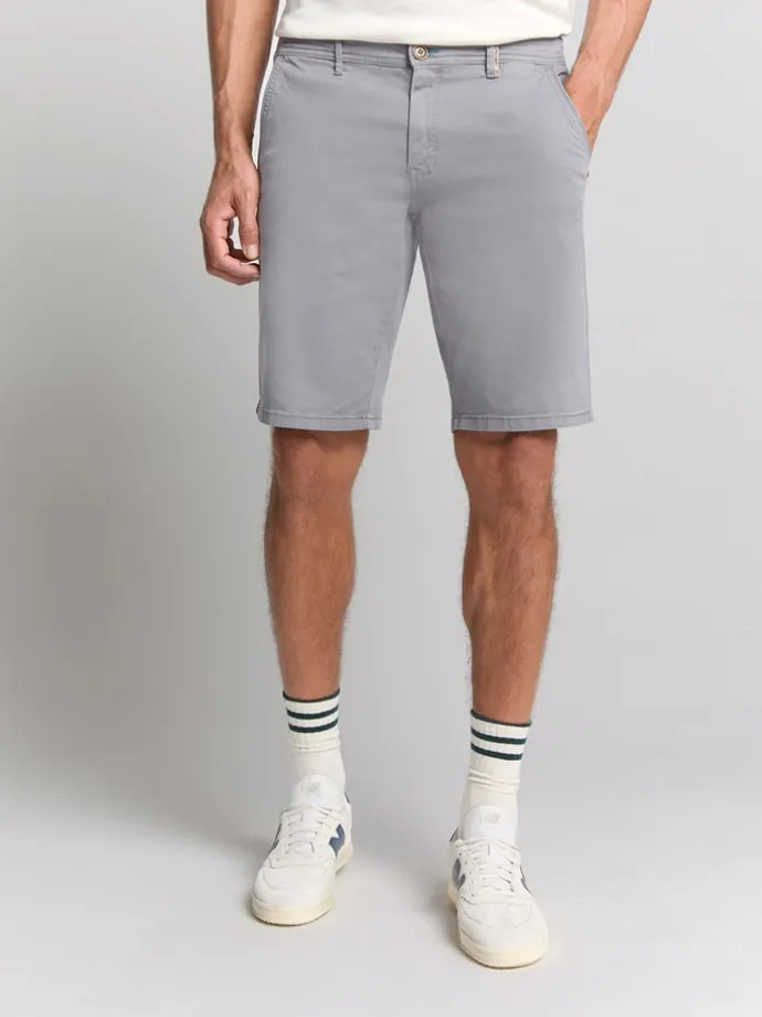 Shorts in Grau
