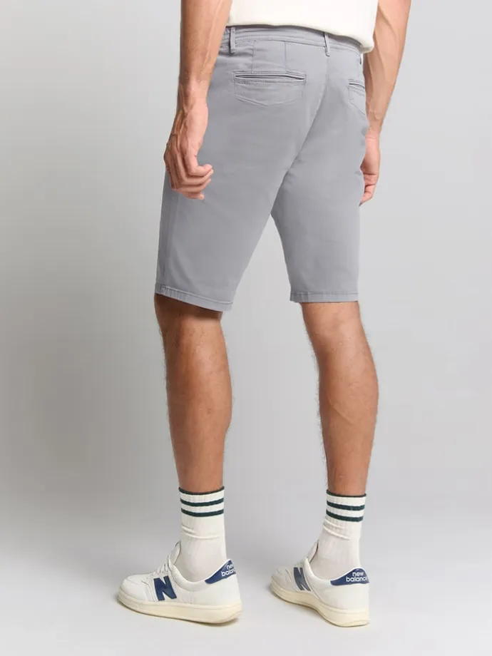 Shorts in Grau