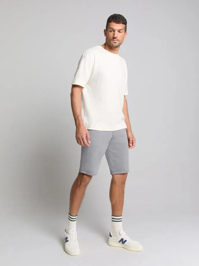 Shorts in Grau