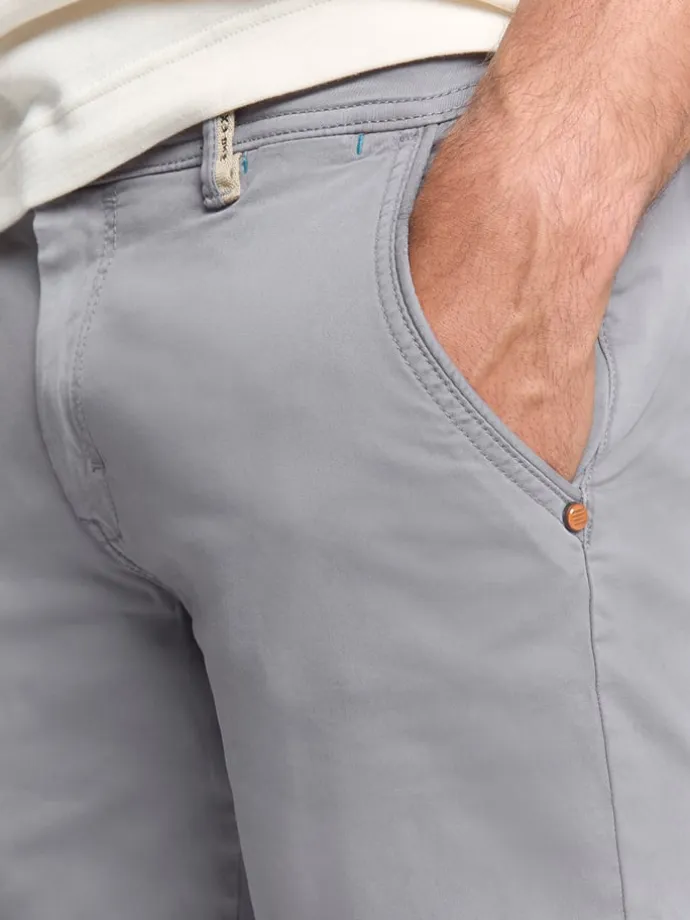Shorts in Grau