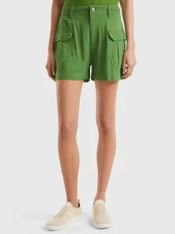 Shorts in Grün