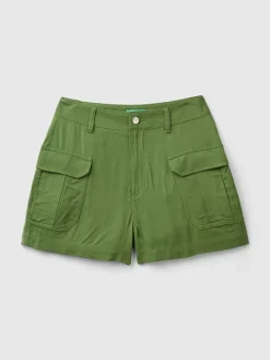 Shorts in Grün