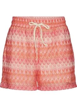 Shorts in Rot